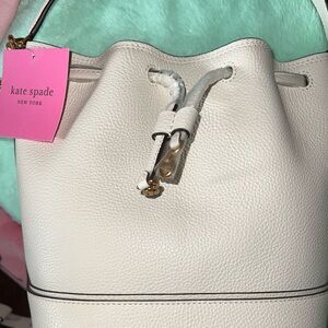 ♠️ Kate Spade Gramercy in Halo White Pebbled Leather Medium Bucket Bag